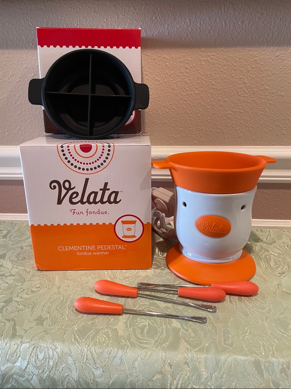 Scentsy Velata Clementine Pedestal Fondue Warmer in Orange